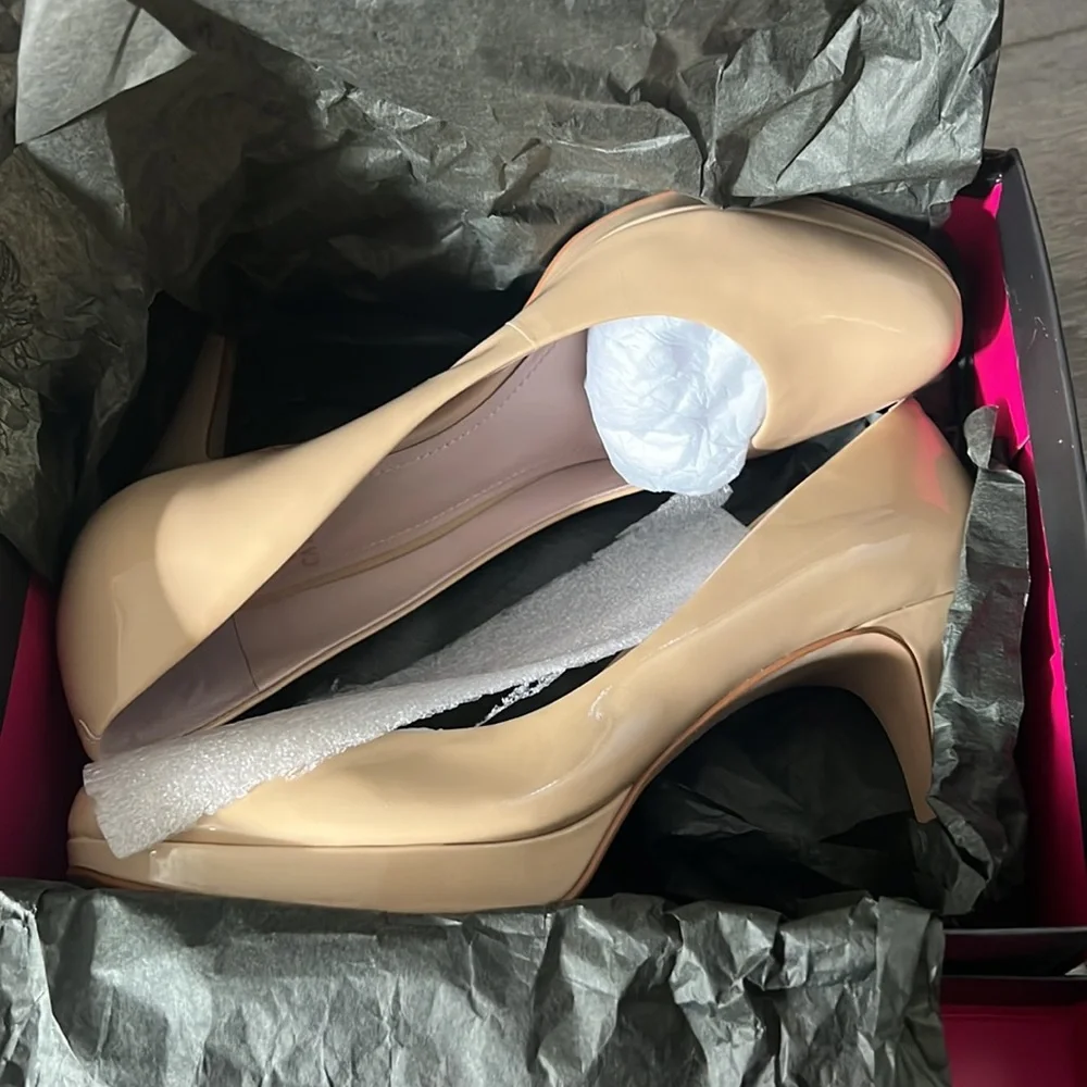 Vince Camuto beige patent leather heels